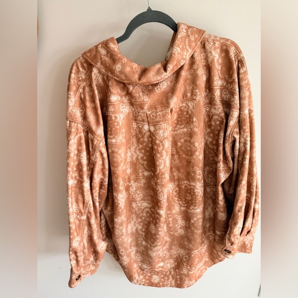 56 Bibi large button up top euc - Picture 5 of 5